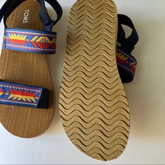 TOMS Navy Ray Patterned Velcro Sandals size US 1 - Picture 4 of 9
